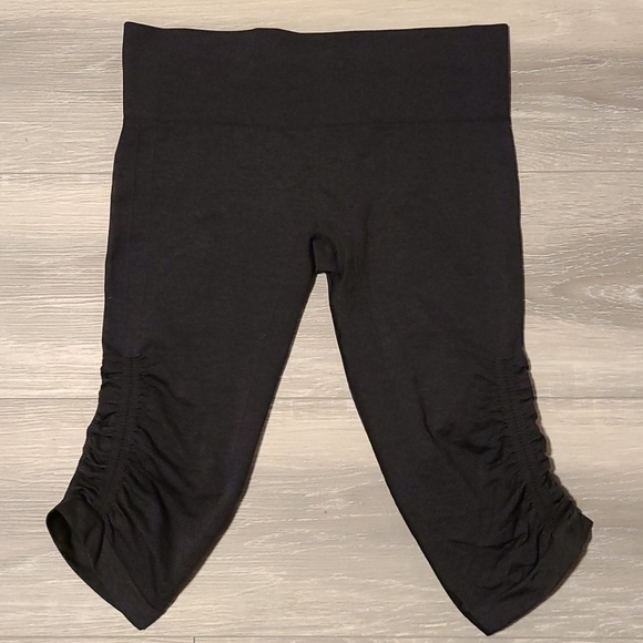 Lululemon In The Flow Crop II in Deep Coal - Picture 6 of 12